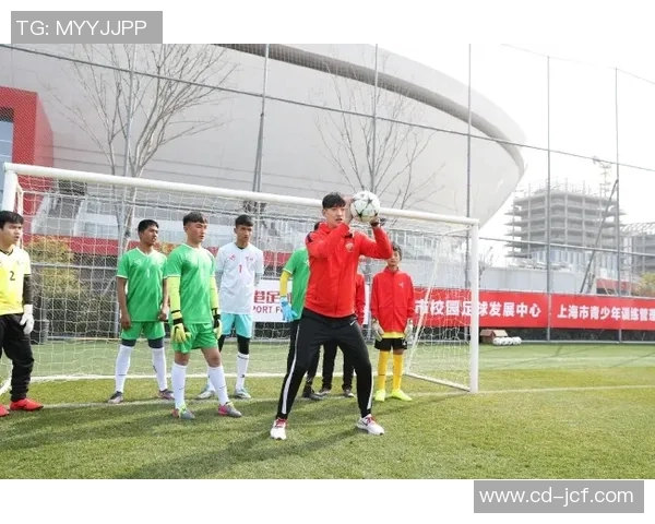 如何通过社交媒体和线下活动与足球明星进行互动交流