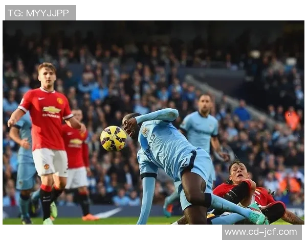 足球明星精彩瞬间弧线图集展现球场魅力与技术之美